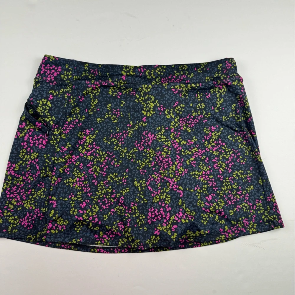 Women’s L.L. Bean Navy Blue skort with zip pocket size medium